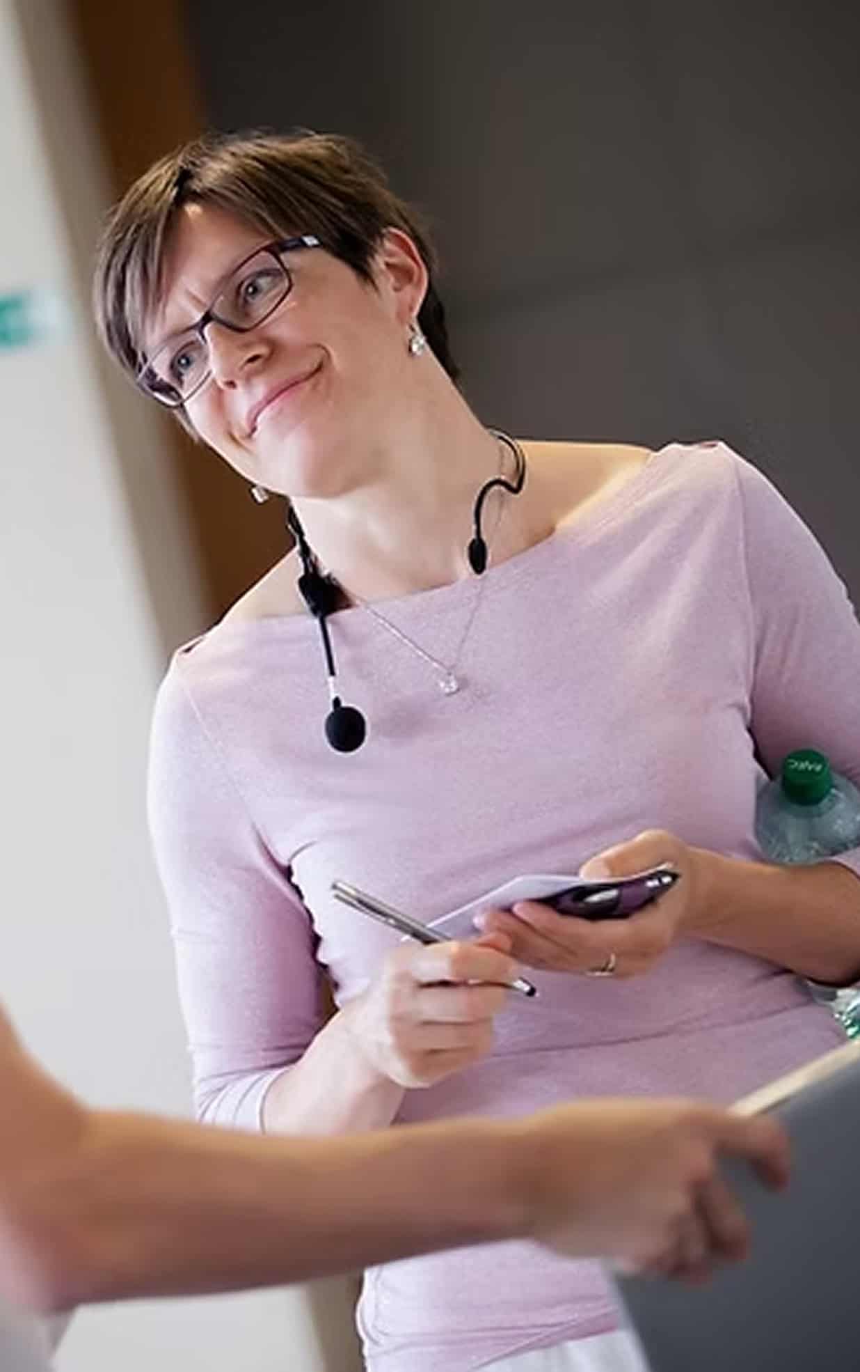 Jana Volenocová moderuje